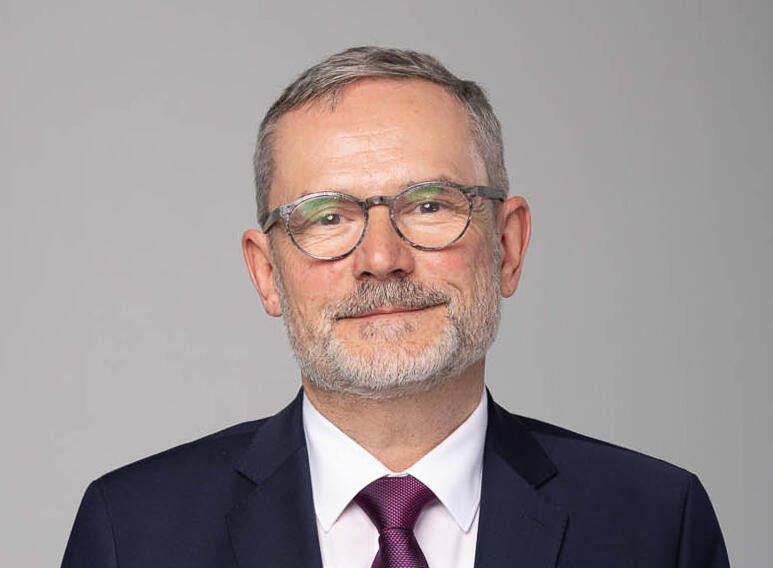 Dr.  Arno Thrainer,MBA