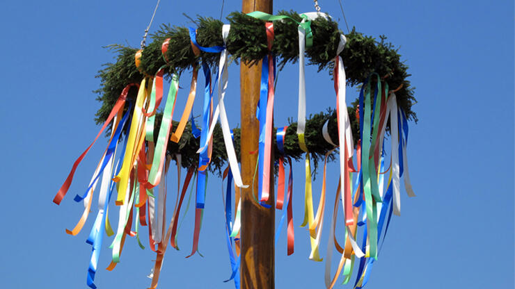 Maibaumkraxeln - TIROLER VERSICHERUNG - Veranstalterhaftpflicht