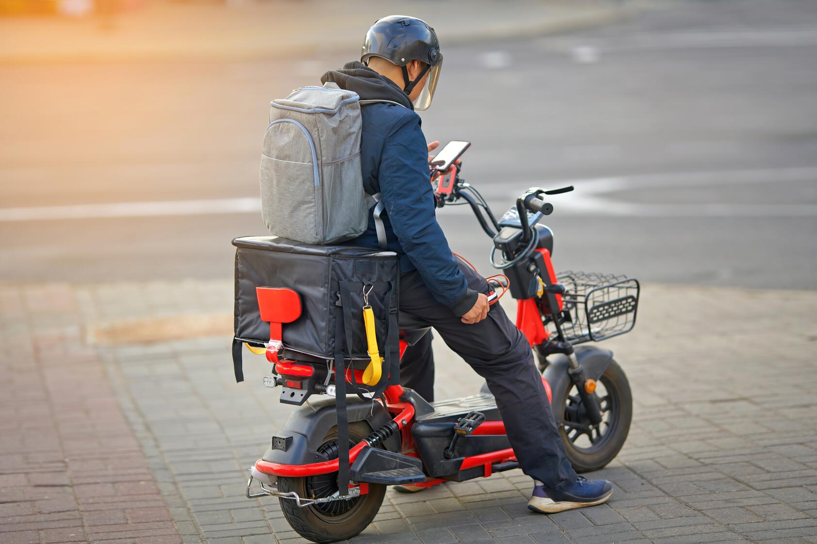 Neue Regelung für E-Mopeds ab Oktober 2026: Versicherungsschutz rechtzeitig prüfen